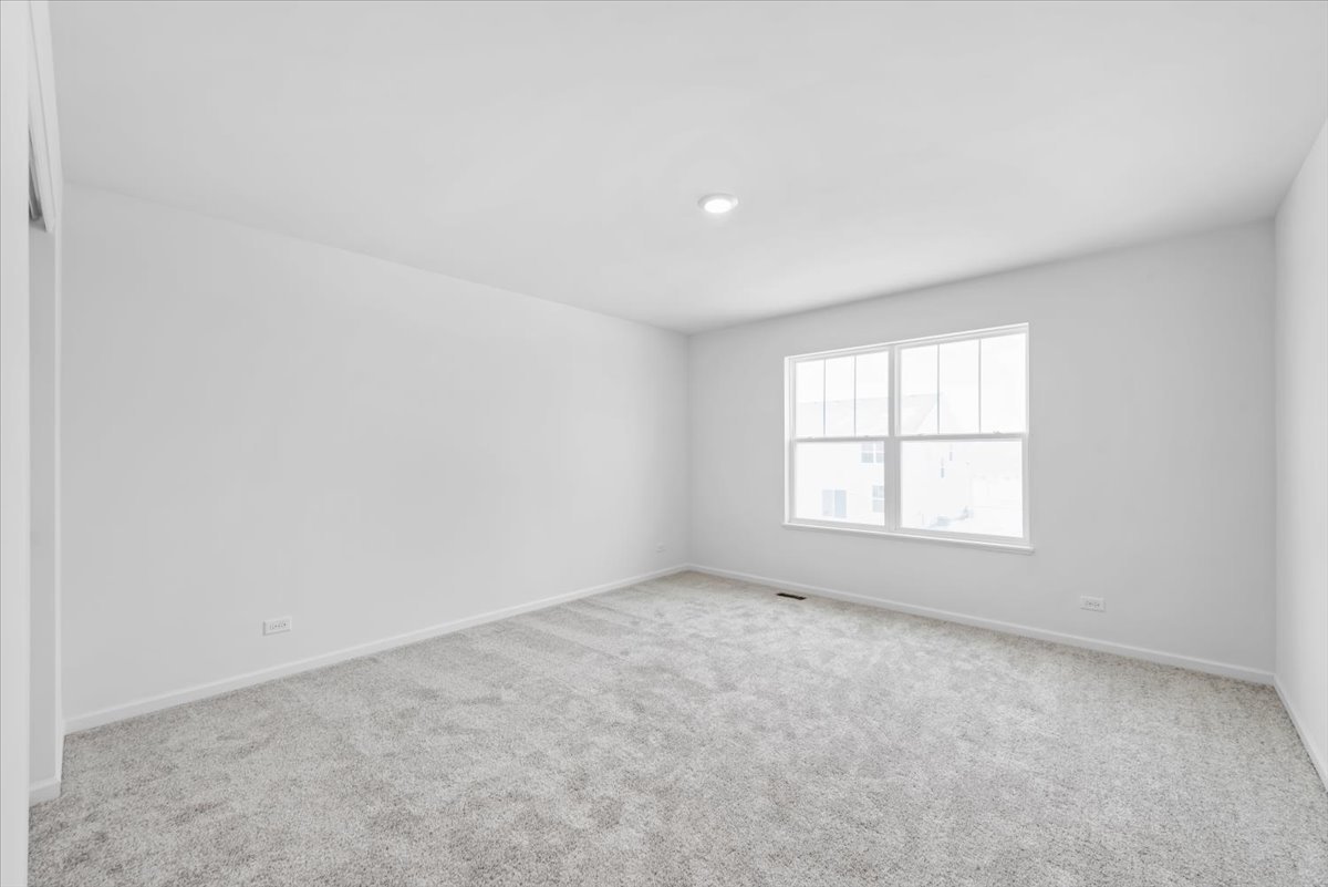 81 Sweetflag Circle Elgin, IL 60124 - Photo 19 of 51 an empty room with a window