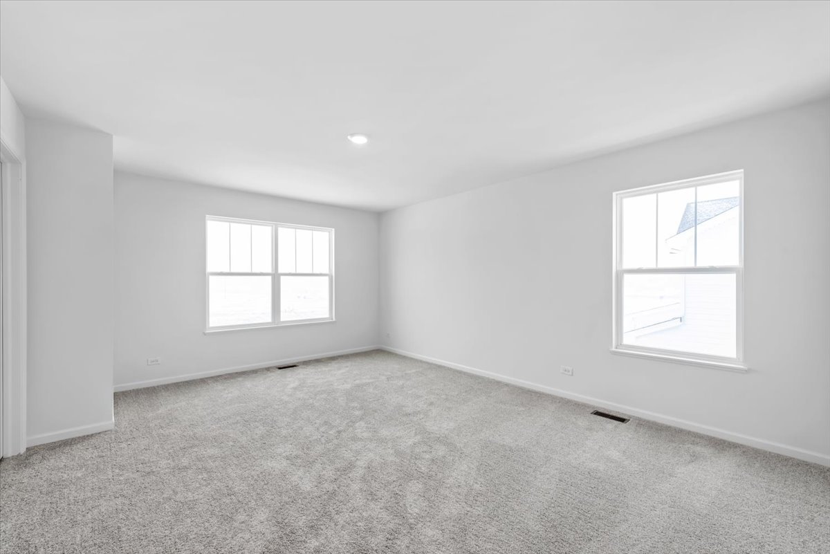 81 Sweetflag Circle Elgin, IL 60124 - Photo 21 of 51 an empty room with a window