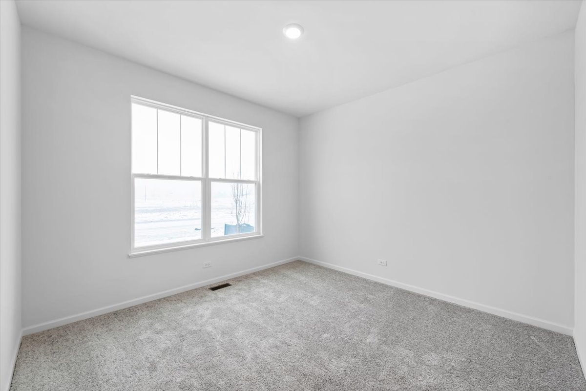 81 Sweetflag Circle Elgin, IL 60124 - Photo 9 of 51 an empty room with a window