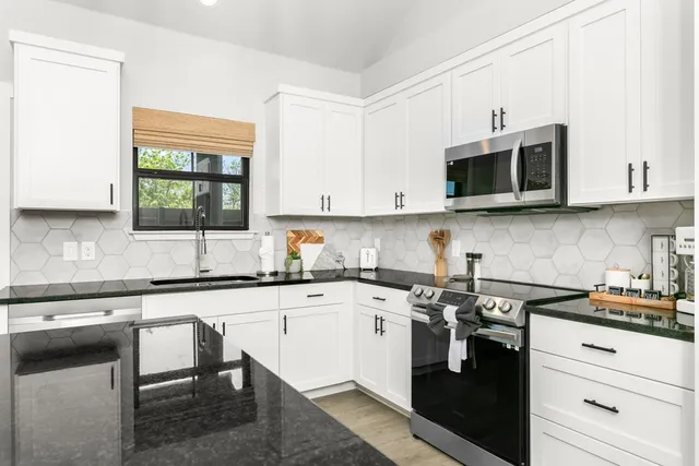 $330,000 | 930 South Eagle Street, Unit 102, Fredericksburg, TX 78624