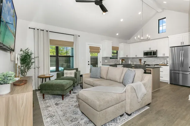 $330,000 | 930 South Eagle Street, Unit 102, Fredericksburg, TX 78624