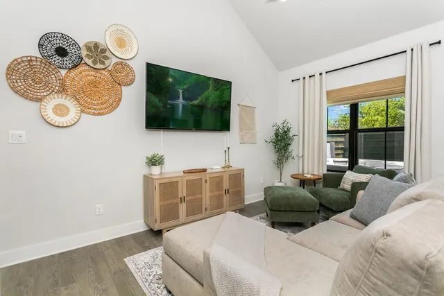 $330,000 | 930 South Eagle Street, Unit 102, Fredericksburg, TX 78624