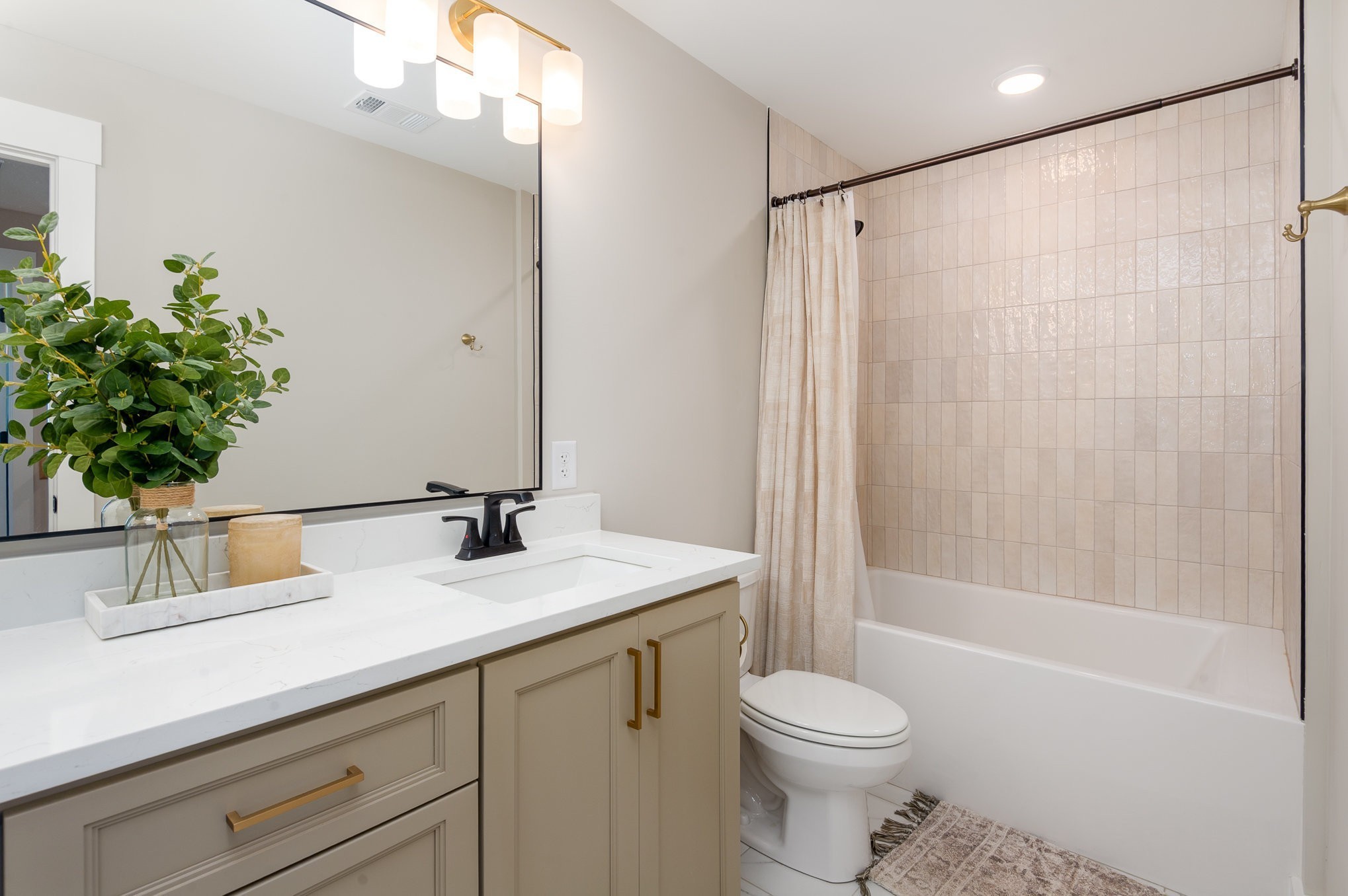 4345 South Garrett Road Springfield, TN 37172 - Photo 26 of 30 a bathroom with a sink a toilet and shower