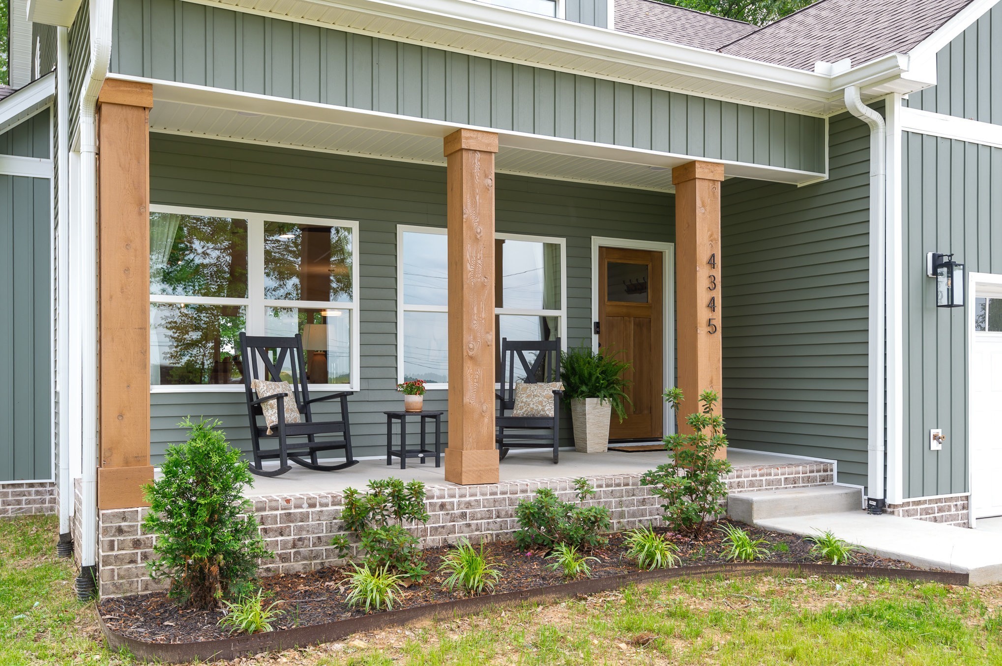 4345 South Garrett Road Springfield, TN 37172 - Photo 4 of 30 a front view of a house with porch and outdoor seating