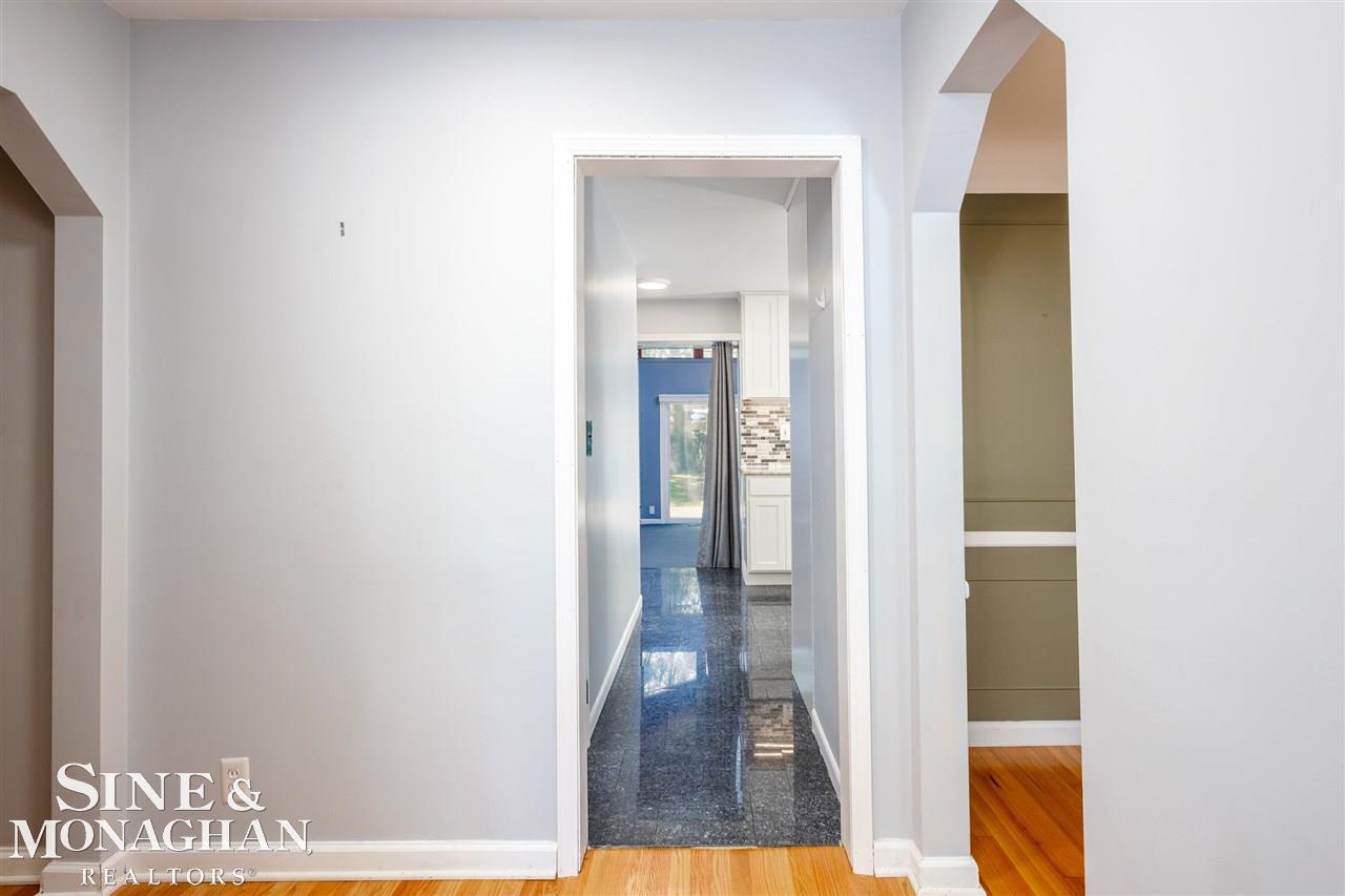 207 Ridgemont Road Grosse Pointe, MI 48236 - Photo 3 of 41 50056754-2.JPG