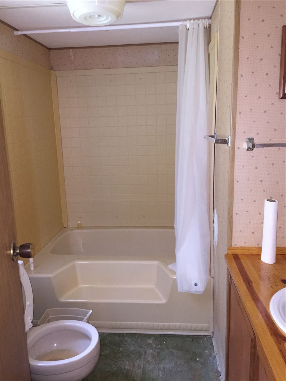 889 Southeast Donaldson Road Lee, FL 32059 - Photo 11 of 33 Gallery Image 11
