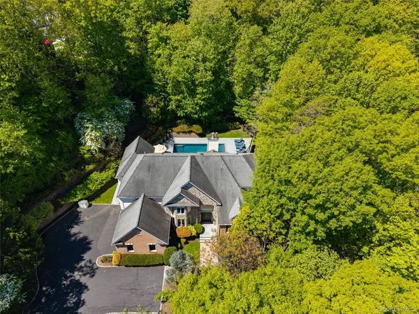 $2,595,000 | 1550 Laurel Hollow Road, Laurel Hollow, NY 11791