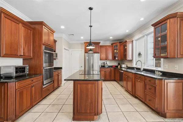 $2,595,000 | 1550 Laurel Hollow Road, Syosset, NY 11791