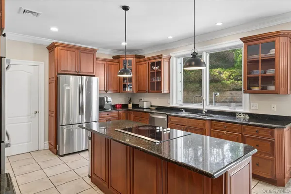 $2,595,000 | 1550 Laurel Hollow Road, Syosset, NY 11791