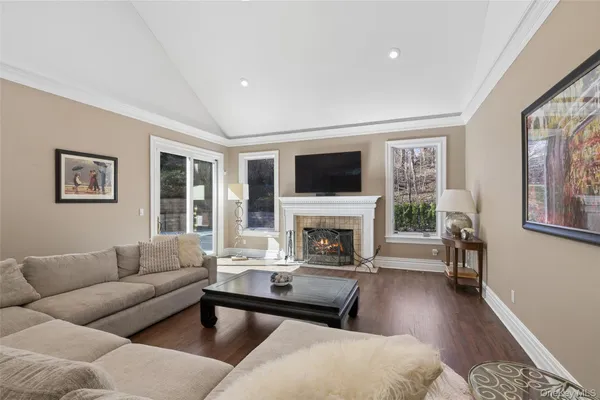 $2,595,000 | 1550 Laurel Hollow Road, Syosset, NY 11791