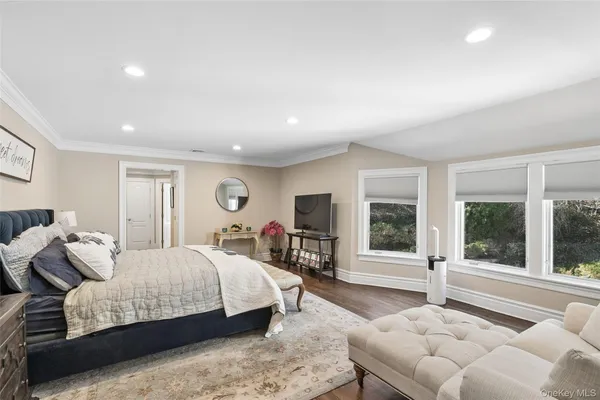 $2,595,000 | 1550 Laurel Hollow Road, Syosset, NY 11791