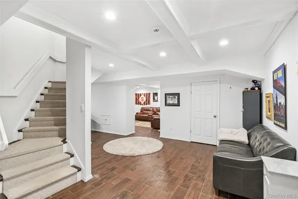 $2,595,000 | 1550 Laurel Hollow Road, Syosset, NY 11791