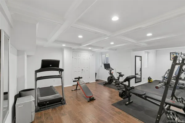 $2,595,000 | 1550 Laurel Hollow Road, Syosset, NY 11791