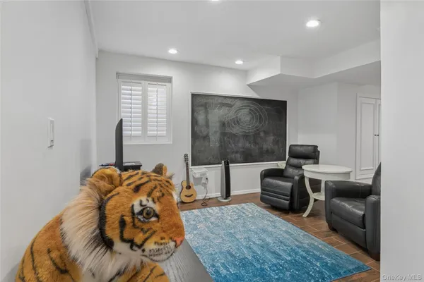 $2,595,000 | 1550 Laurel Hollow Road, Syosset, NY 11791