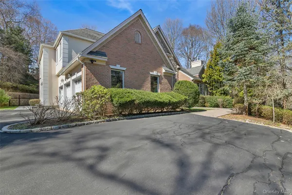 $2,595,000 | 1550 Laurel Hollow Road, Syosset, NY 11791