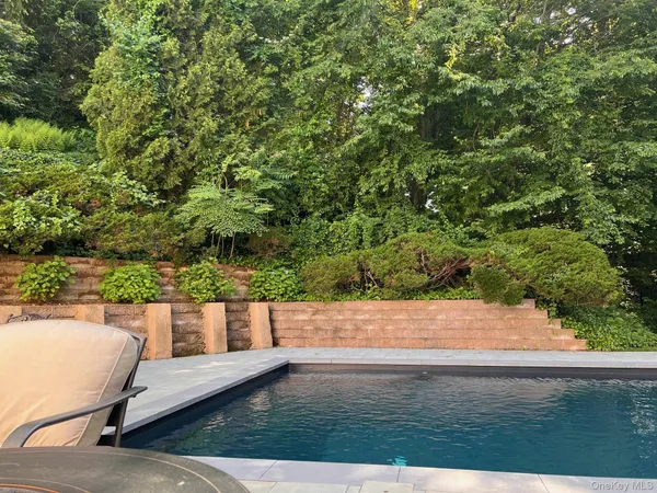 $2,595,000 | 1550 Laurel Hollow Road, Syosset, NY 11791