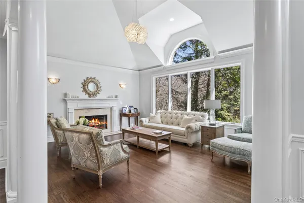 $2,595,000 | 1550 Laurel Hollow Road, Syosset, NY 11791