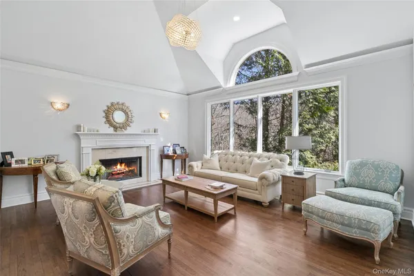 $2,595,000 | 1550 Laurel Hollow Road, Syosset, NY 11791