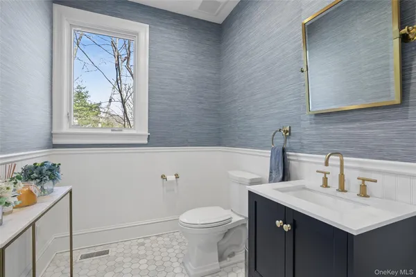 $2,595,000 | 1550 Laurel Hollow Road, Syosset, NY 11791