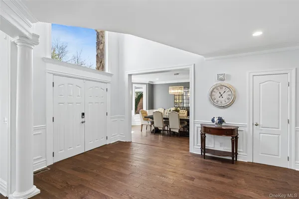 $2,595,000 | 1550 Laurel Hollow Road, Syosset, NY 11791