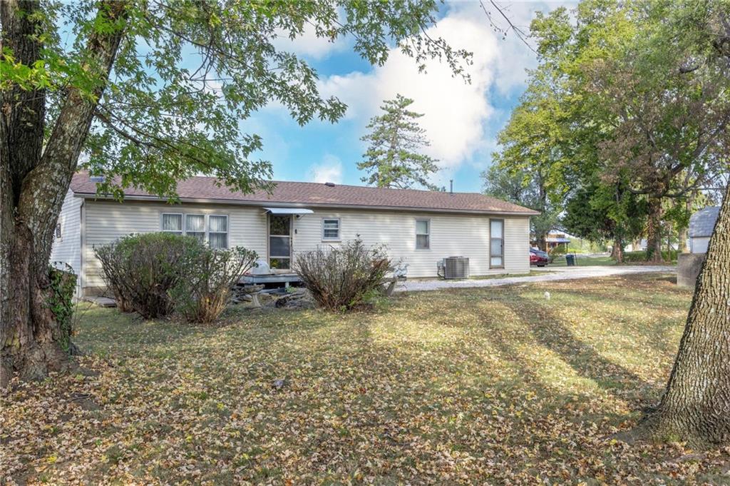 1421 215th Street Fort Scott, KS 66701 - Photo 32 of 35