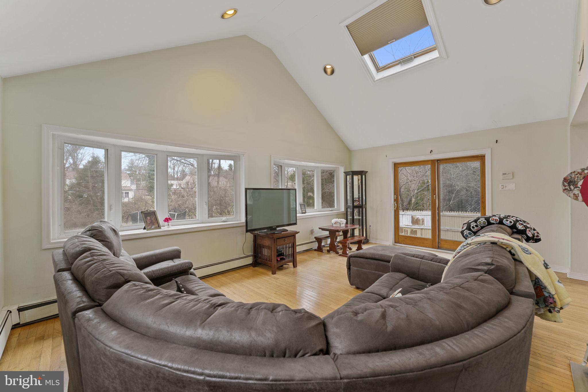 405 Longfield Road Glenside, PA 19038 - Photo 8 of 30 Gallery Image 8
