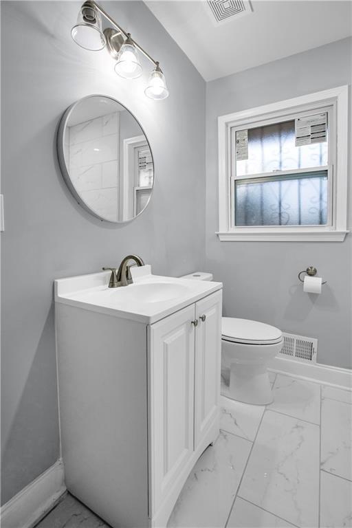 2000 Fairburn Road Southwest Atlanta, GA 30331 - Photo 15 of 24 a bathroom with a toilet a sink and mirror
