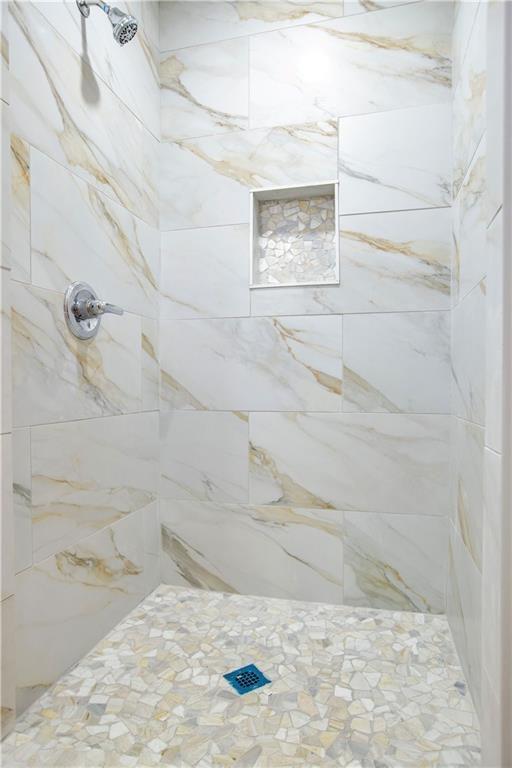 2000 Fairburn Road Southwest Atlanta, GA 30331 - Photo 20 of 24 a bathroom with a shower