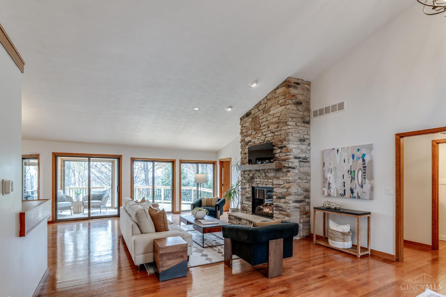 25 Locust Hill Road Cincinnati, OH 45245 - Photo 3 of 51 Gallery Image 3