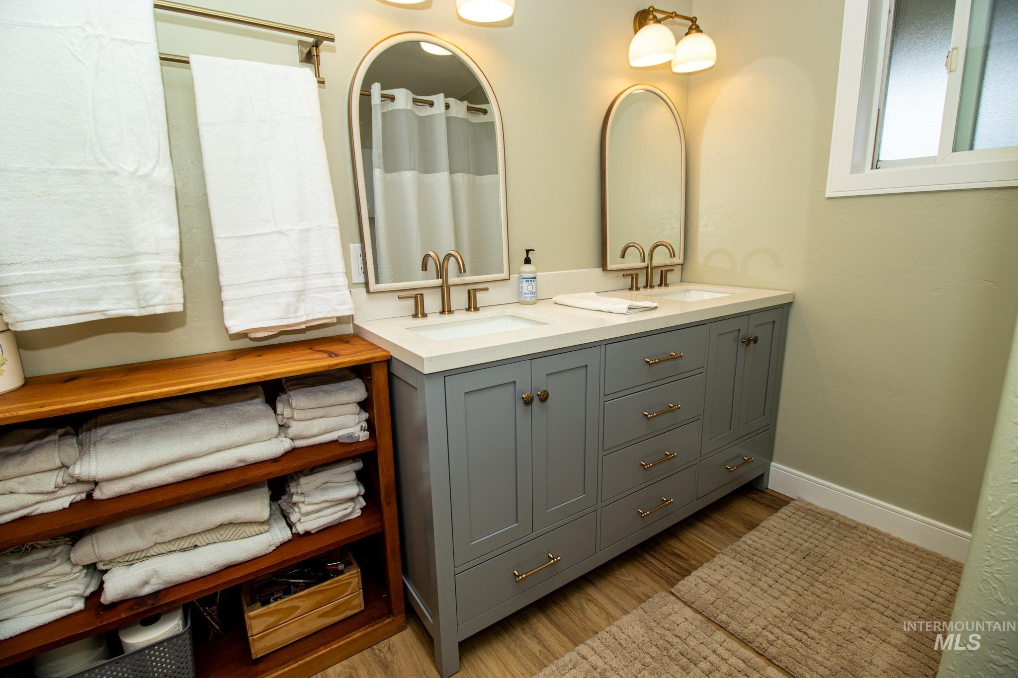 5404 Freeman Creek Road Lenore, ID 83541 - Photo 31 of 50 Full bath featuring double vanity, a shower with curtain, and light wood finished floors