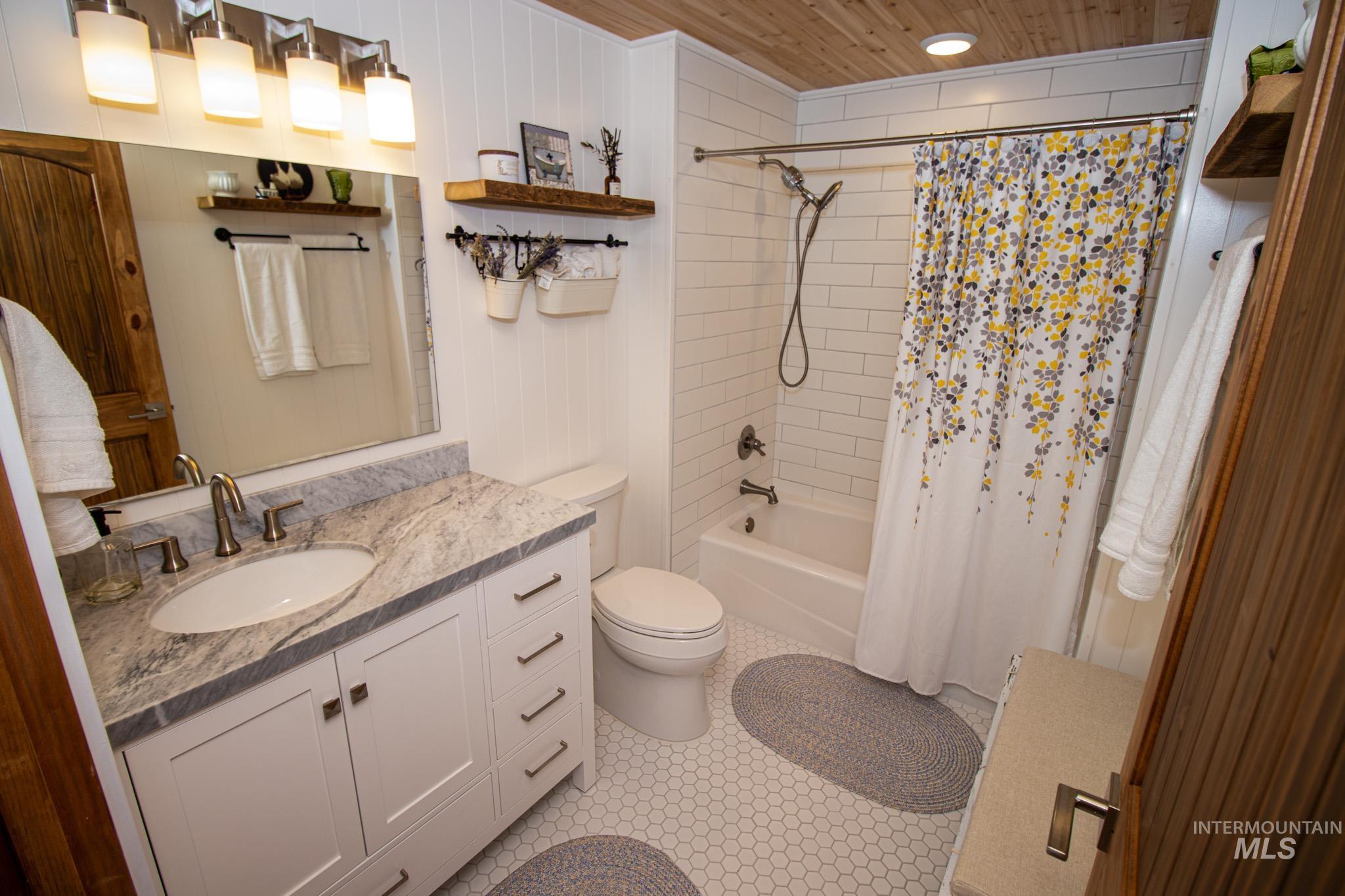5404 Freeman Creek Road Lenore, ID 83541 - Photo 39 of 50 Full bath with vanity, shower / bath combination with curtain, and wooden ceiling