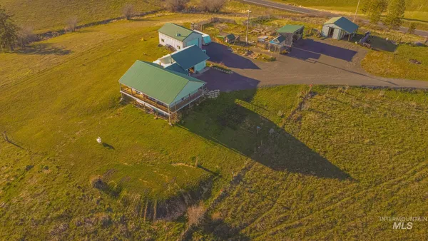 $949,000 | 5404 Freeman Creek Road, Lenore, ID 83541
