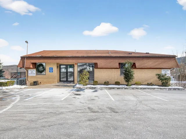 $549,999 | 430 Country Club Lane, Pomona, NY 10970