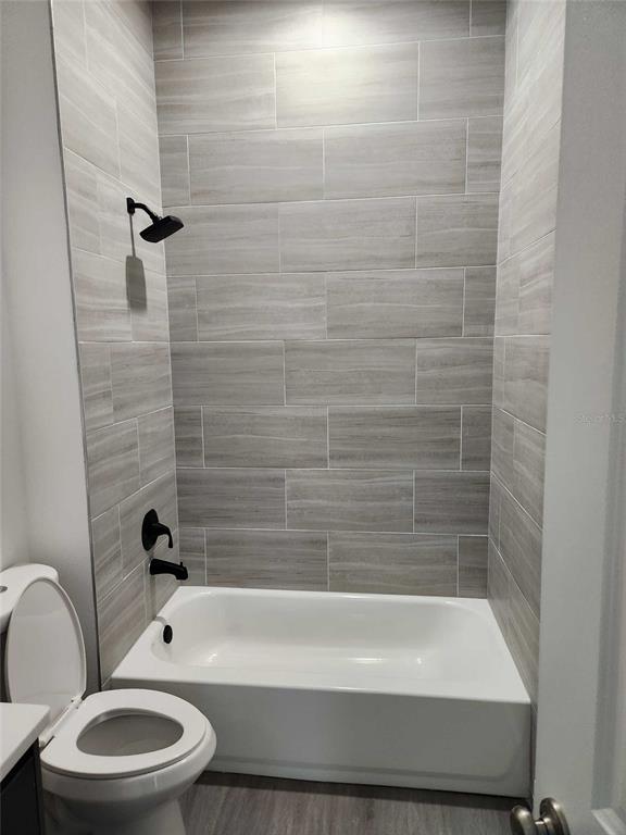 9211 Northcliffe Boulevard Spring Hill, FL 34606 - Photo 23 of 30 a bathroom with a bathtub and a shower