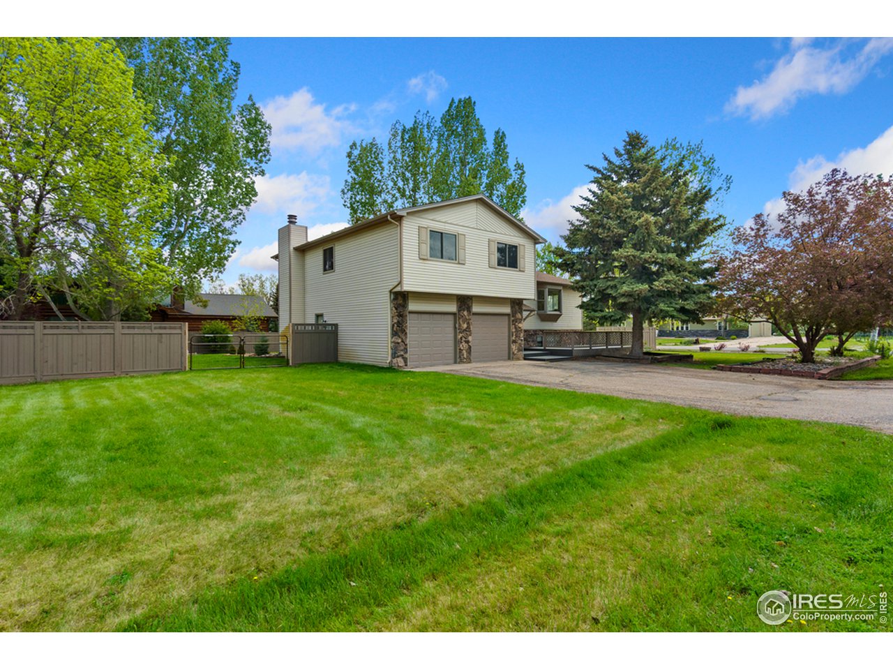 Welcome home! 1/3 acre