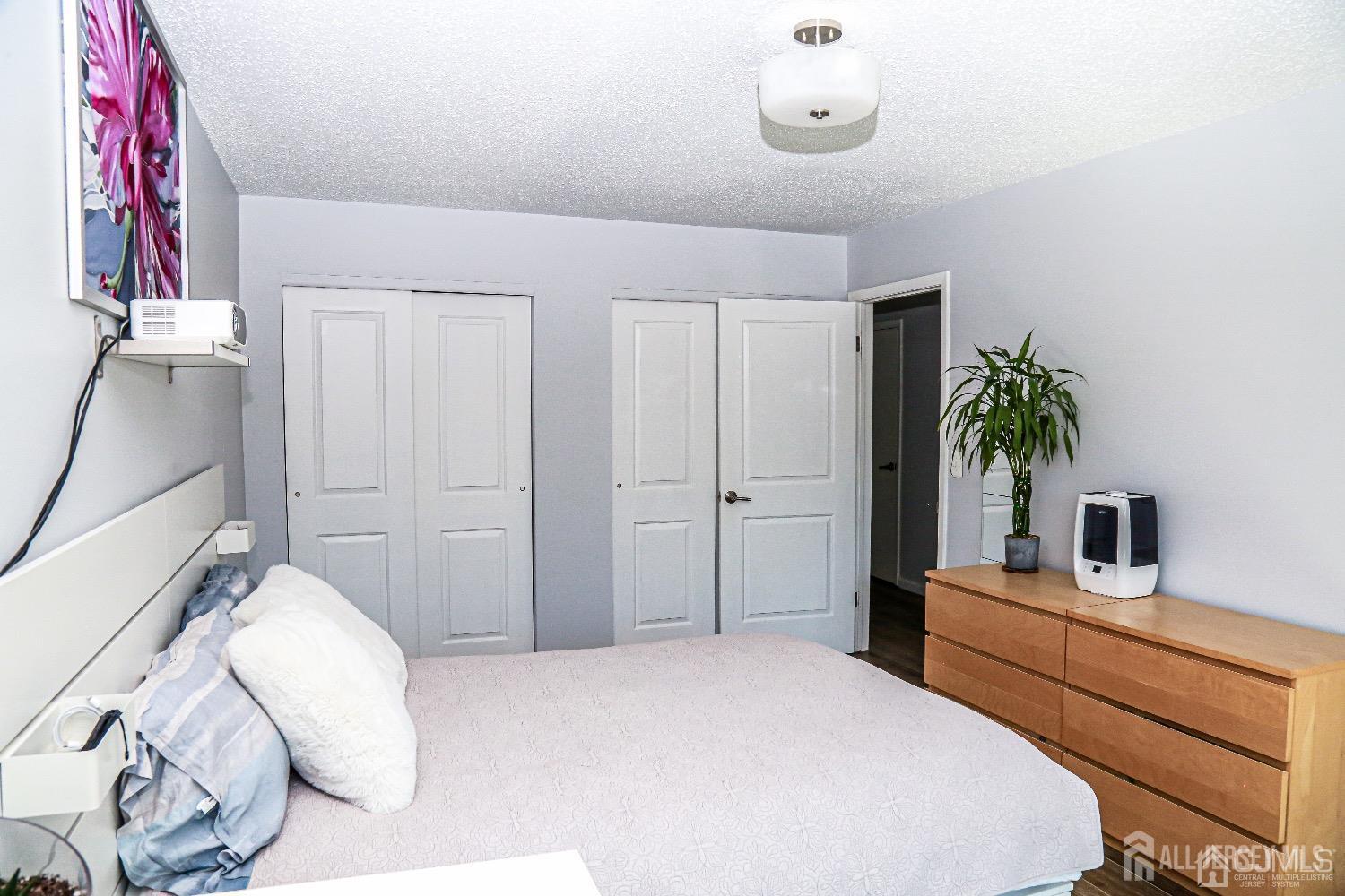5805 Hana Road Edison, NJ 08817 - Photo 5 of 33