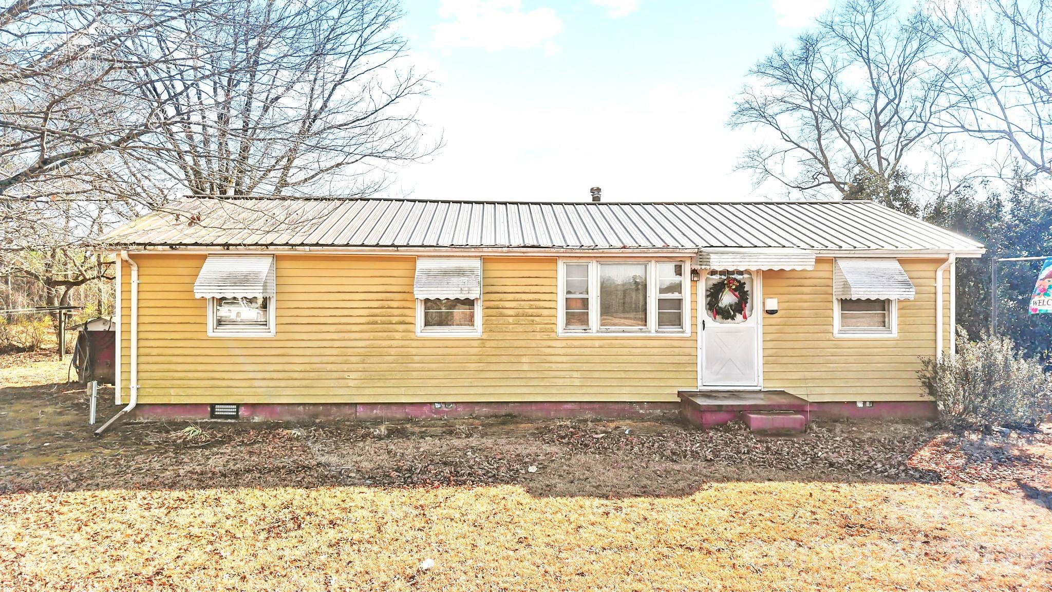 407 Conwell Road Pleasant Hill, NC 27866 - Photo 1 of 31 a front view of a house with a garden