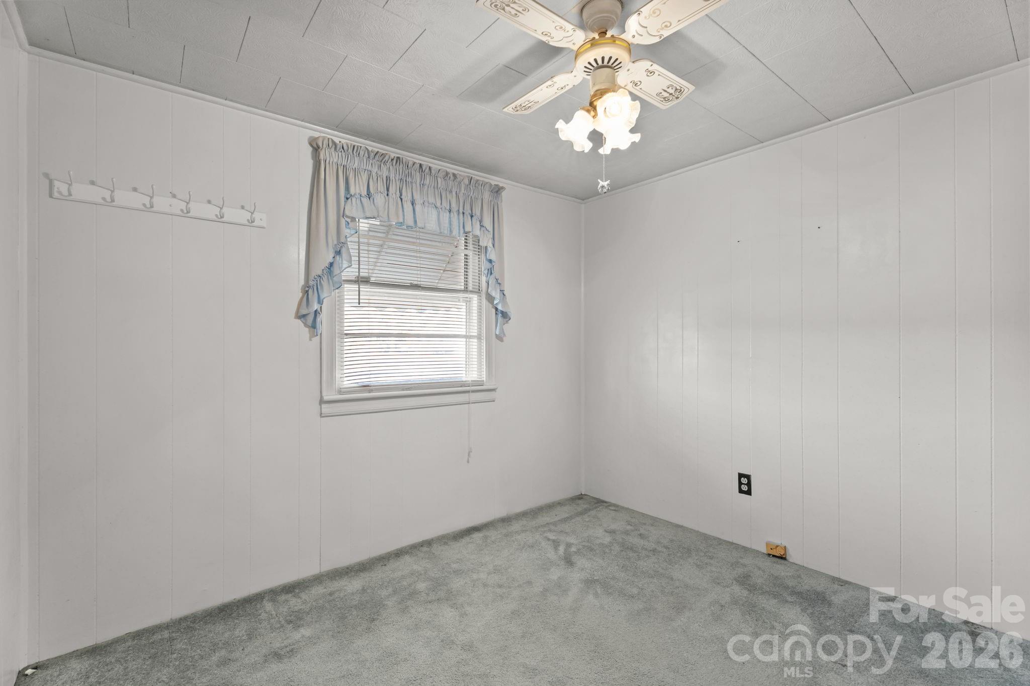 407 Conwell Road Pleasant Hill, NC 27866 - Photo 20 of 31 en empty room with windows and ceiling fan