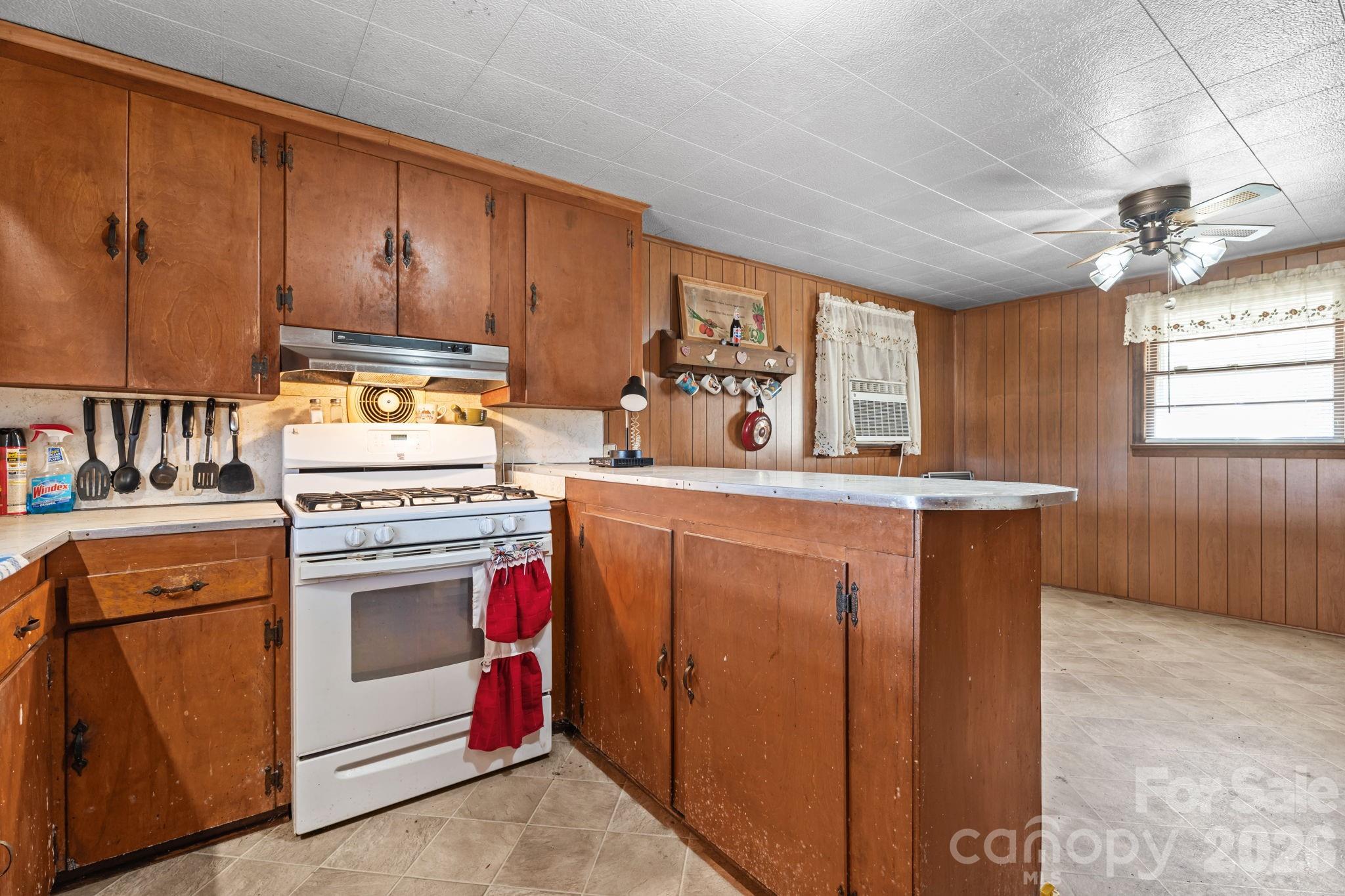 407 Conwell Road Pleasant Hill, NC 27866 - Photo 2 of 31 a utility room with dryer and washer