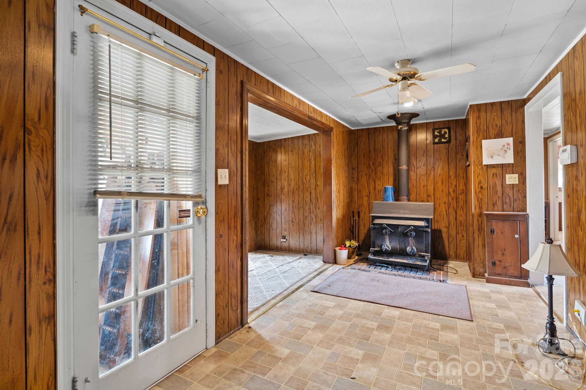 407 Conwell Road Pleasant Hill, NC 27866 - Photo 8 of 31 a view of a livingroom with a ceiling fan and windows
