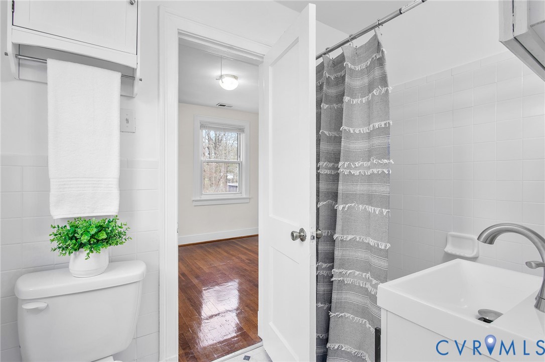 609 Woodstock Road Richmond, VA 23224 - Photo 24 of 33 a bathroom with a tub shower sink and mirror