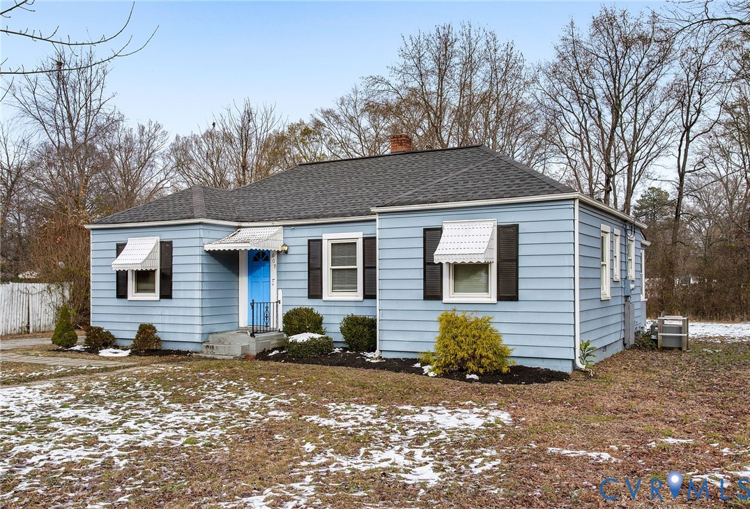609 Woodstock Road Richmond, VA 23224 - Photo 3 of 33 a view of a house with backyard