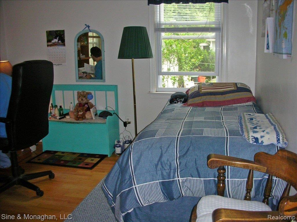 140 Mapleton Road Grosse Pointe, MI 48236 - Photo 7 of 11 Bedroom 2