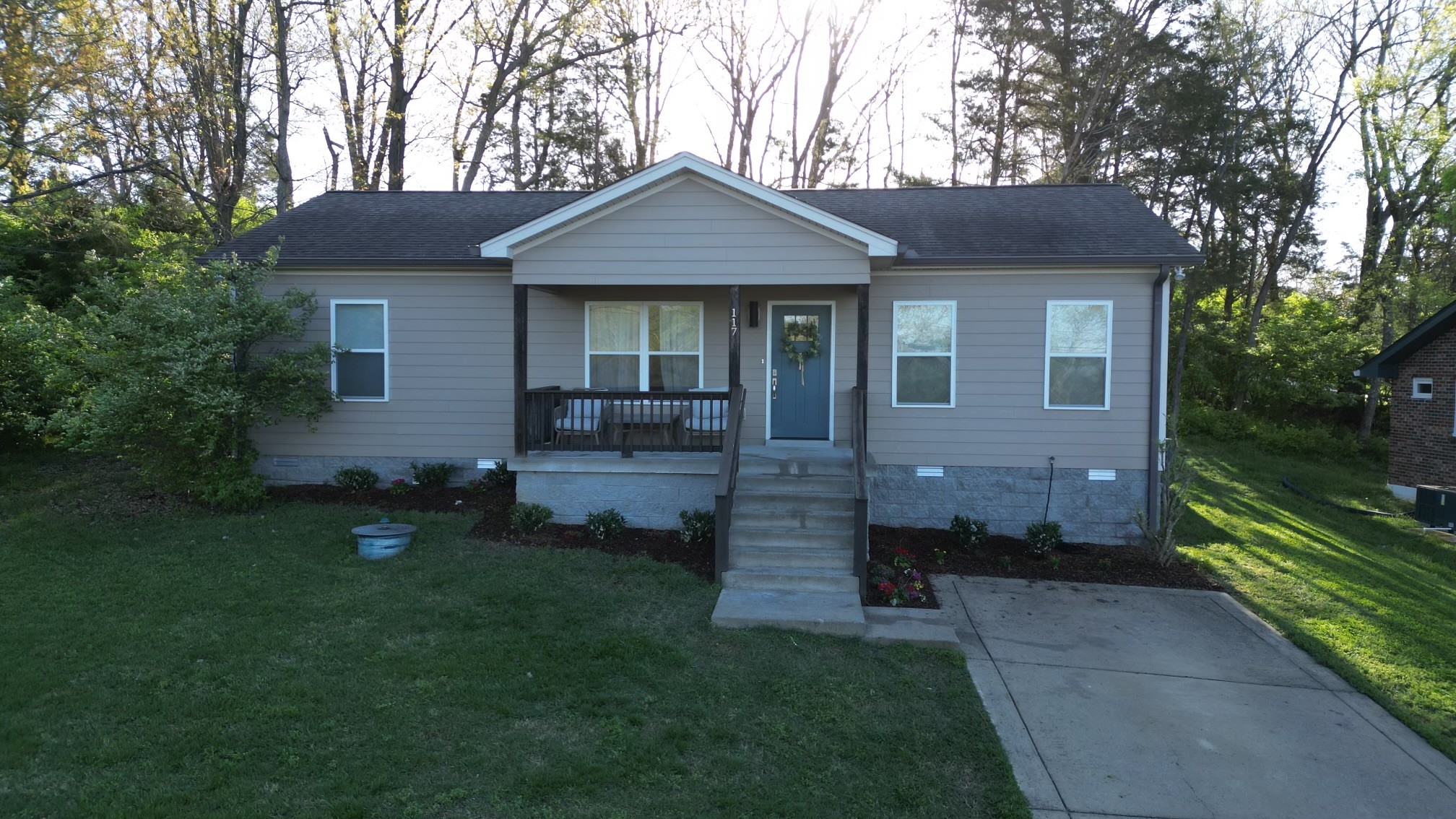 117 Ruby Drive Hendersonville, TN 37075 - Photo 3 of 5 a front view of a house with garden