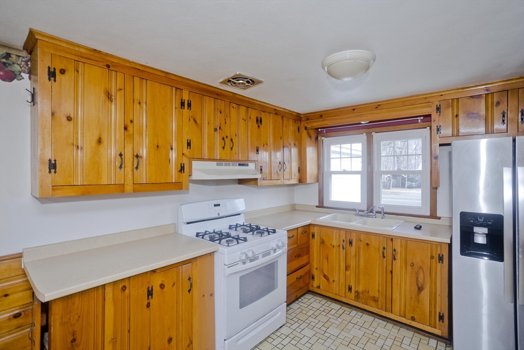 185 East Street Springfield, MA 01104 - Photo 3 of 25