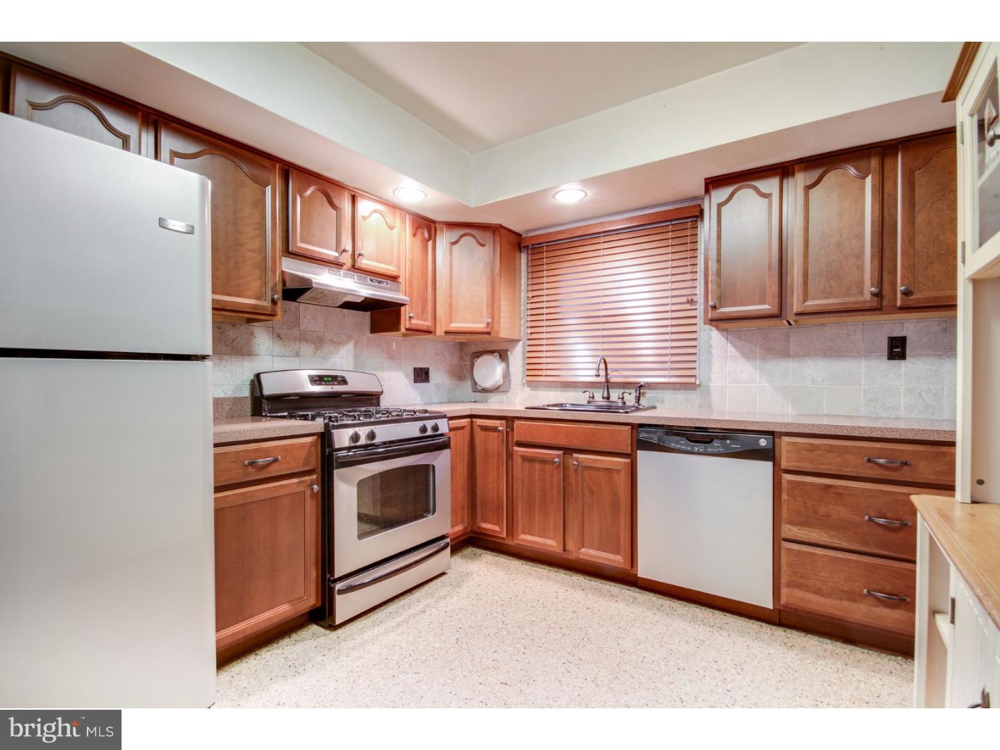 9974 Woodfern Road Philadelphia, PA 19115 - Photo 8 of 22 Kitchen