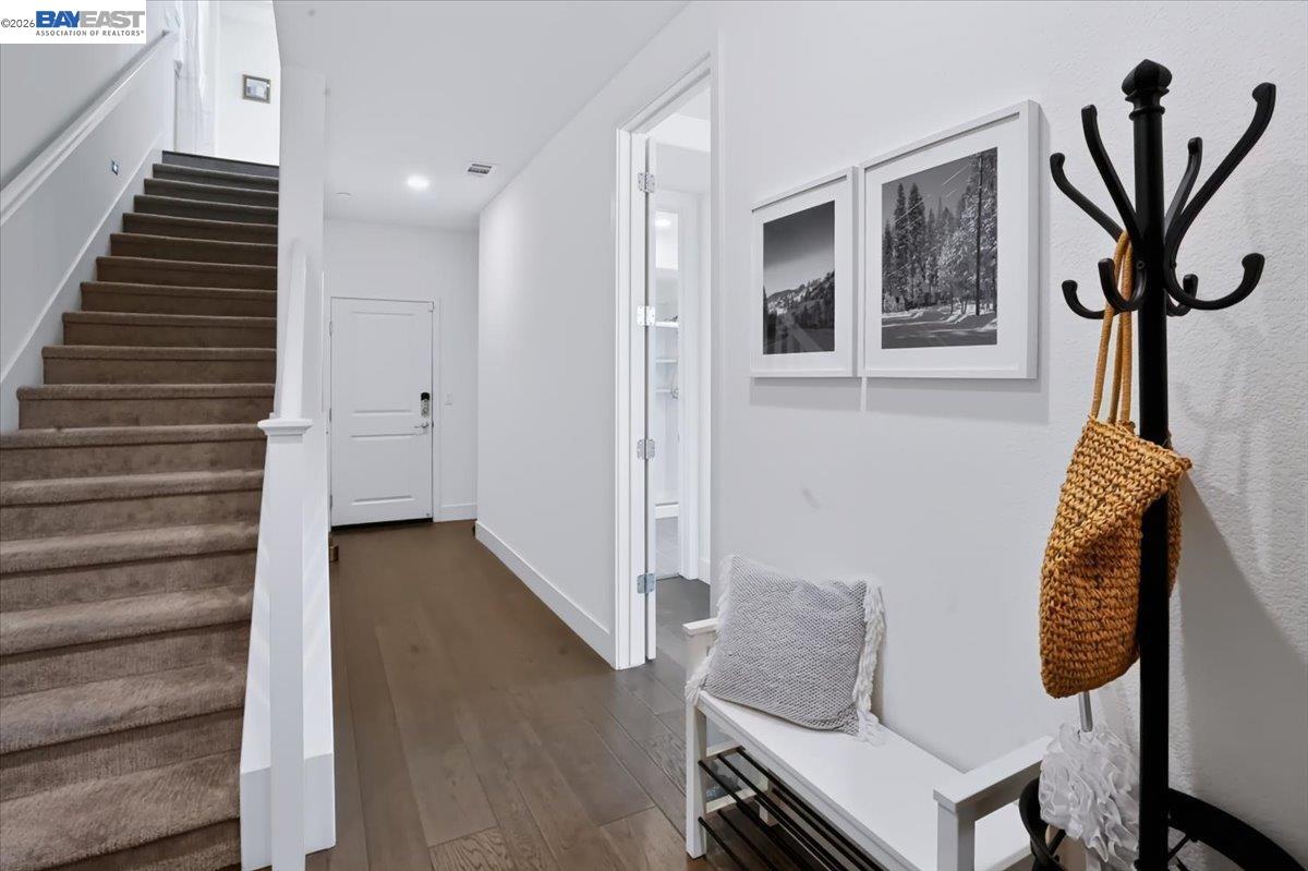 1826 Entrance Road Alameda, CA 94501 - Photo 5 of 46 Gallery Image 5