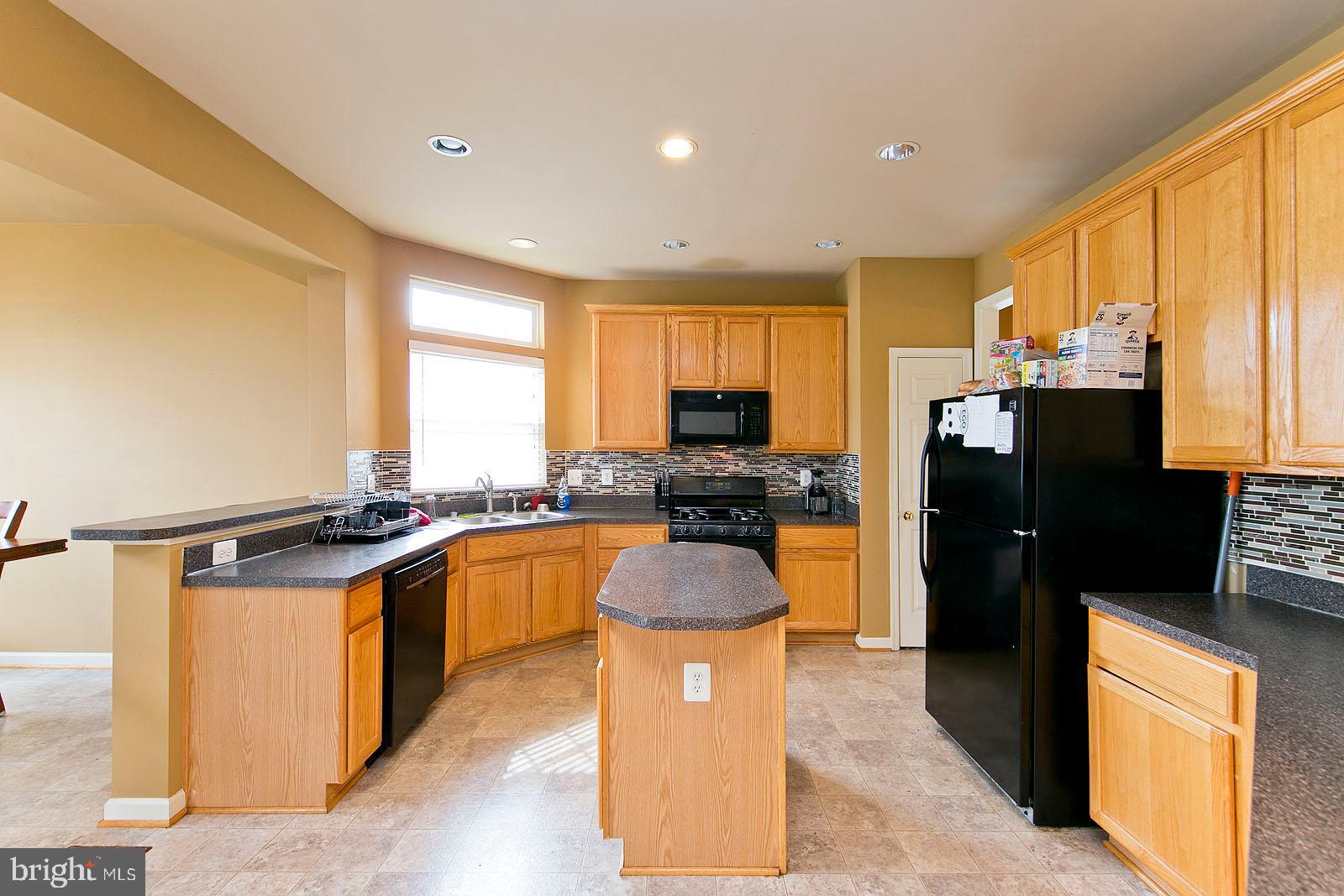 6845 Rathbone Place Gainesville, VA 20155 - Photo 12 of 54