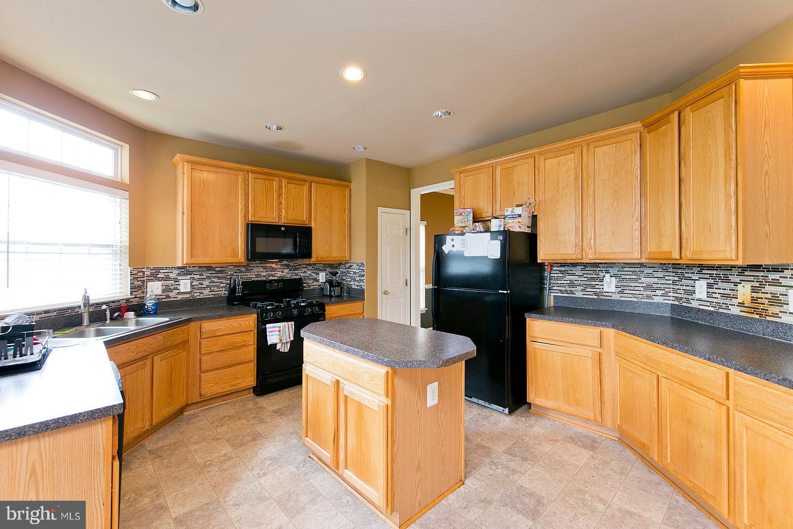 6845 Rathbone Place Gainesville, VA 20155 - Photo 13 of 54