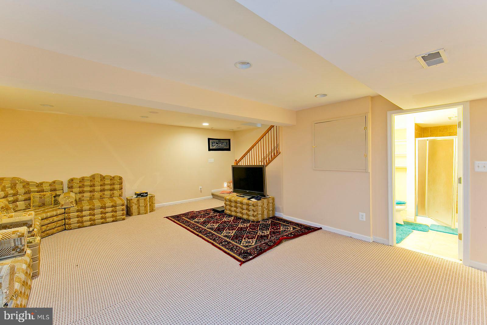 6845 Rathbone Place Gainesville, VA 20155 - Photo 28 of 54